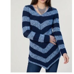 BIANCA NYGARD Chevron Handkerchief Hem V-Neck Sweater